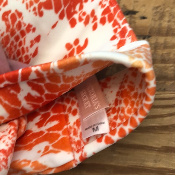 Victoria Secret - Picture 3 of 5